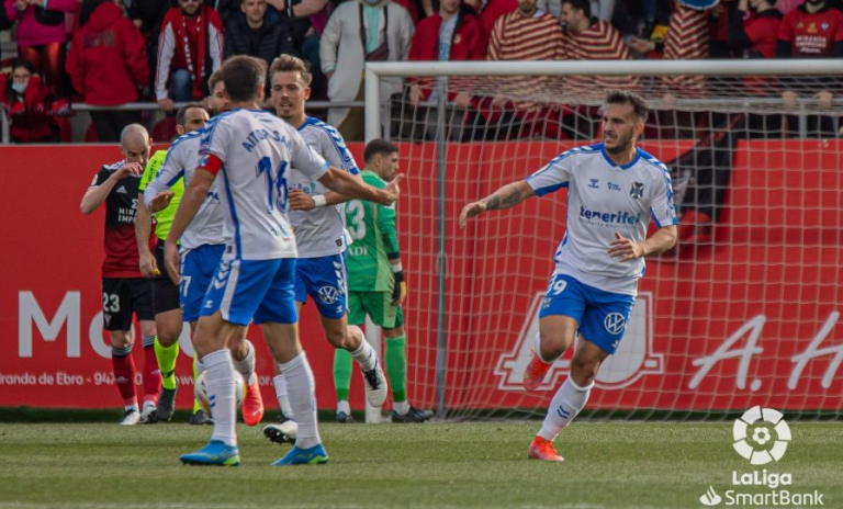 El CD Tenerife se aleja de los puestos de ascenso directo
