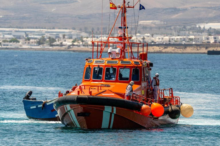 Salvamento Marítimo rescata a 145 migrantes en aguas de Lanzarote