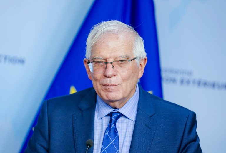Borrell condena el «bombardeo indiscriminado» en el Donbás y reitera el apoyo de la UE a Ucrania