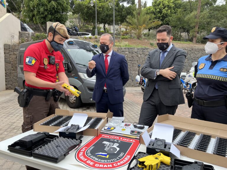 La Policía Local de Las Palmas de Gran Canaria incorpora pistolas ‘Taser’ a su equipamiento