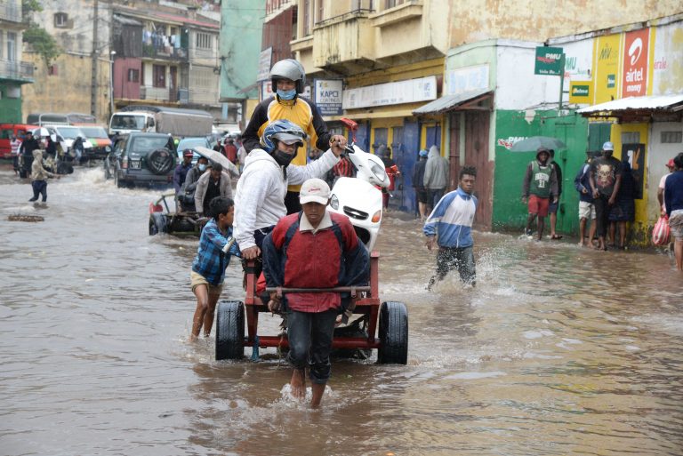 El ciclón ‘Batsirai’ deja al menos una veintena de fallecidos y miles de desalojados a su paso por Madagascar