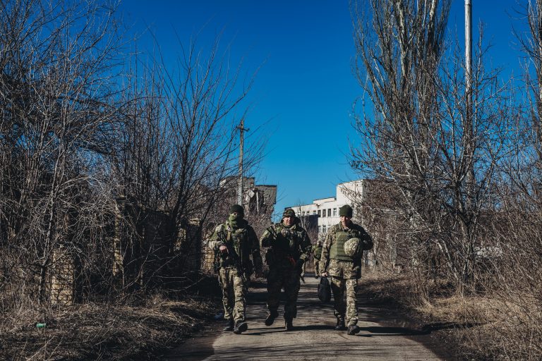La UE financiará el envío de armamento militar a Ucrania