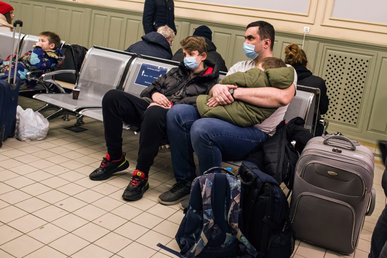 Moldavia, Polonia o Rumanía abren sus fronteras a cerca de 70.000 personas que han huido de Ucrania