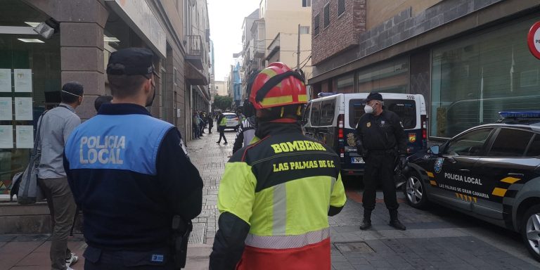 Desalojan una antigua comisaría de la Policía Nacional en Las Palmas de Gran Canaria 