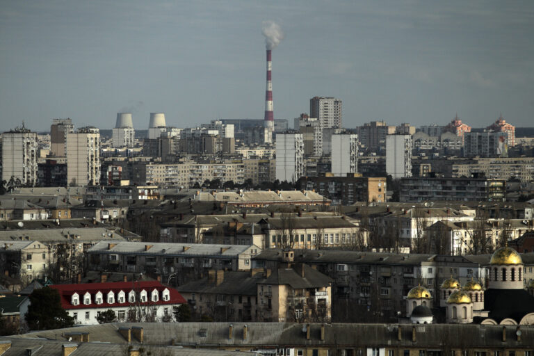 Rusia alega que los civiles pueden salir libremente de Kiev