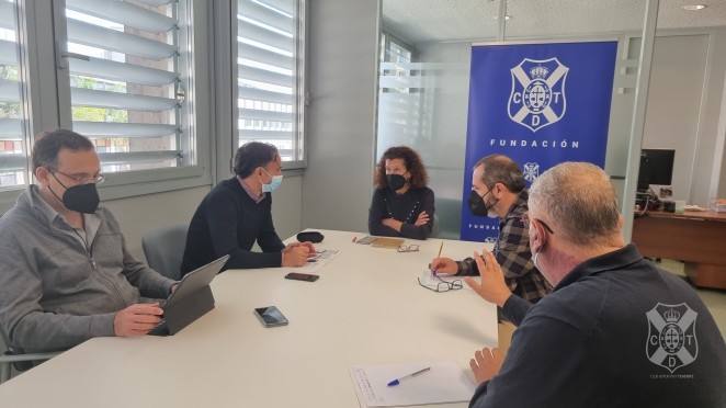 El Tenerife y Las Palmas colaboran en la protección de menores