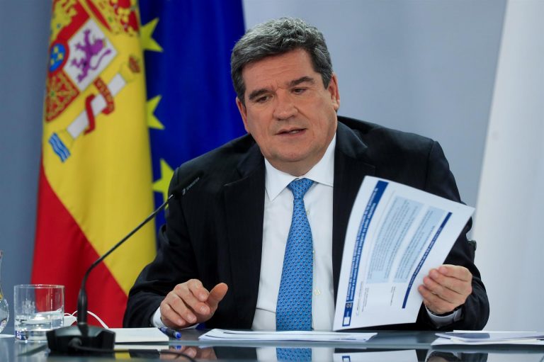 Escrivá apuesta por el reparto entre las comunidades autónomas de los menores migrantes