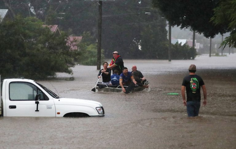 Al menos ocho muertos y 15.000 evacuados por las fuertes lluvias en Australia