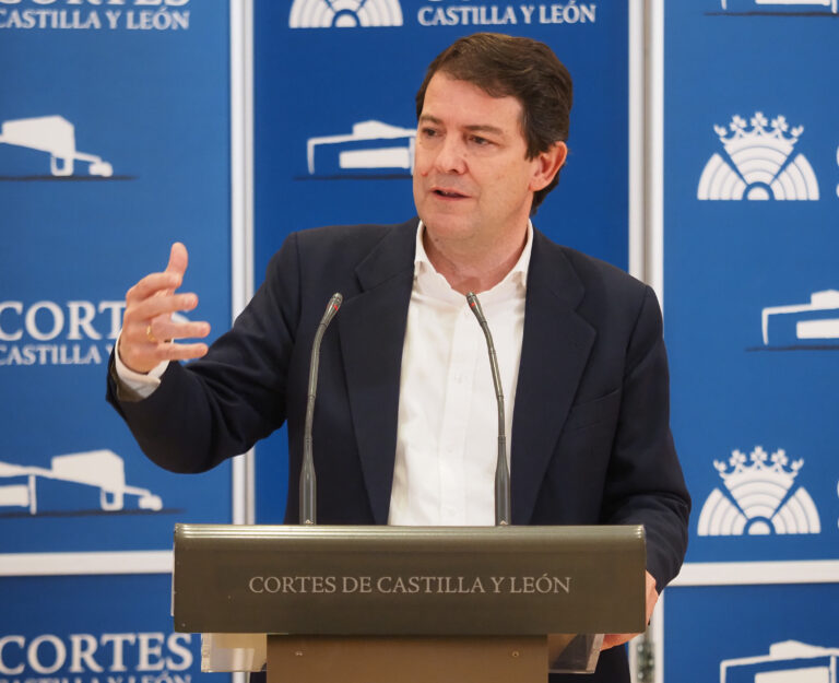Mañueco anuncia un acuerdo de legislatura con Vox en Castilla y León