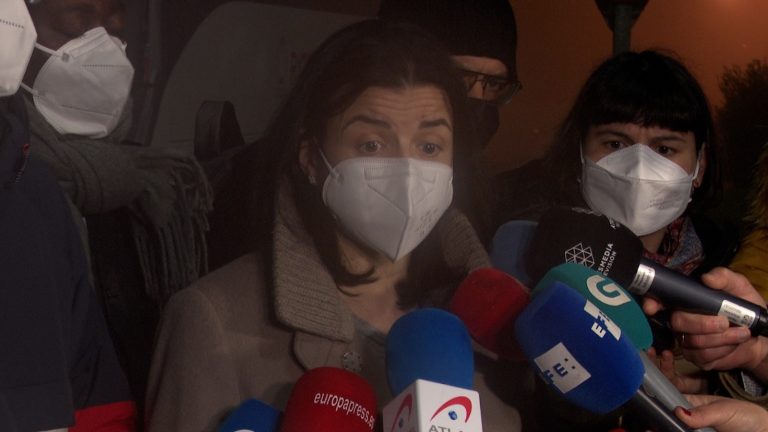 Sánchez se compromete a trabajar en las reivindicaciones de los familiares de los desaparecidos del ‘Villa de Pitanxo’