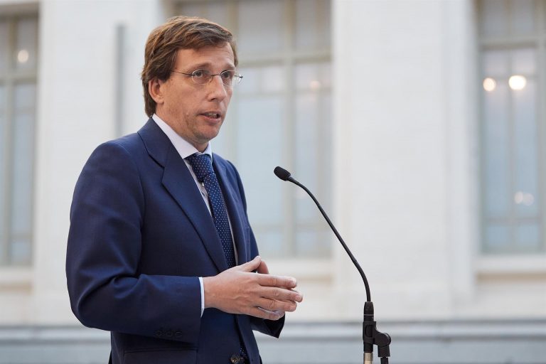 Almeida niega la contratación de un detective para espiar a Ayuso