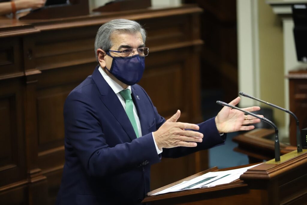 Román Rodríguez cierra la puerta a una bajada del IGIC