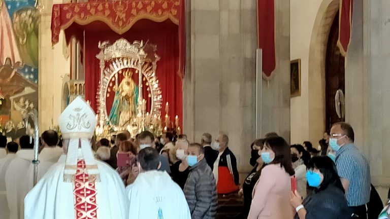 Tenerife celebra el día de la Virgen de Candelaria con una eucaristía en la Basílica