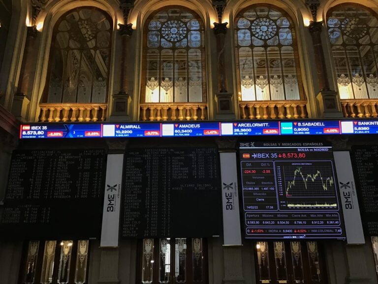 La tensión en Ucrania sigue presionando al IBEX 35, que baja el 0,45 %