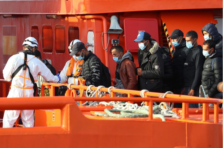 Denuncian irregularidades en los vuelos de repatriación de migrantes