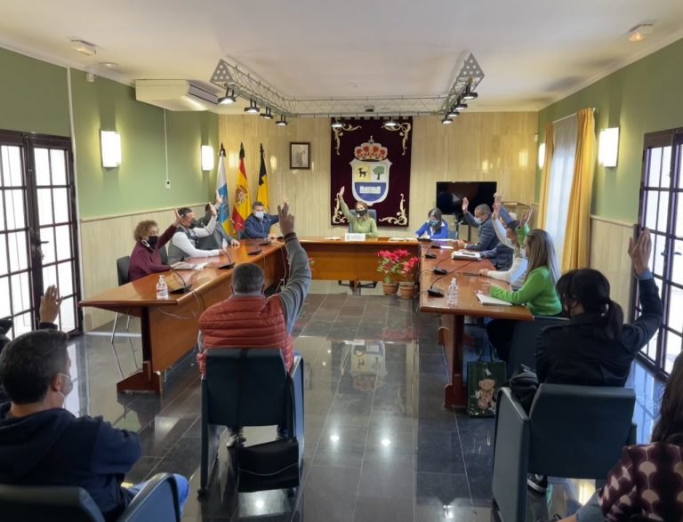 El Ayuntamiento de La Oliva aprueba una declaración de apoyo a los trabajadores de Oliva Beach y Tres Islas