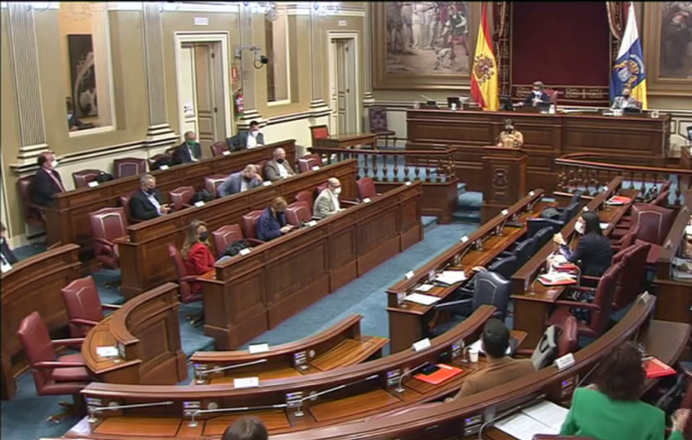 Todos los grupos salvo Sí Podemos Canarias piden que los trenes de las islas entren en la Red Ferroviaria de Interés General