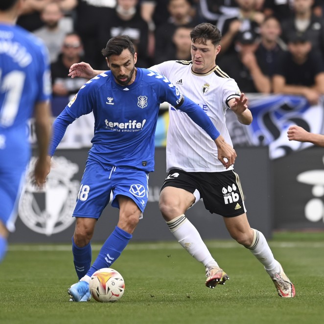El CD Tenerife pierde ante el Burgos (1-0), en su peor racha
