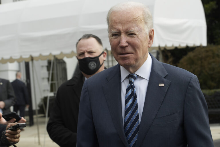Biden autoriza 200 millones más en ayuda militar para Ucrania