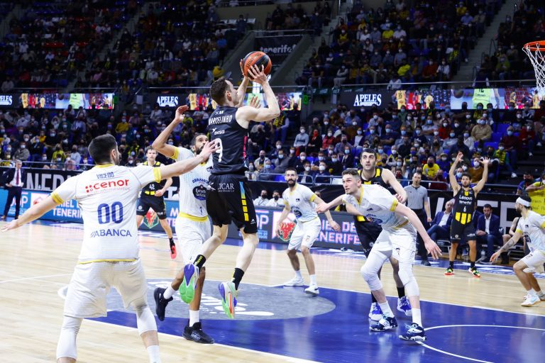 Huertas lidera el triunfo del Tenerife frente al Obradoiro (86-83)