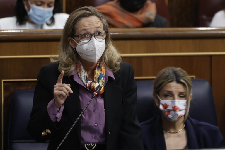 Calviño cifra en 12.000 millones el coste de medidas para paliar el alza de la energía