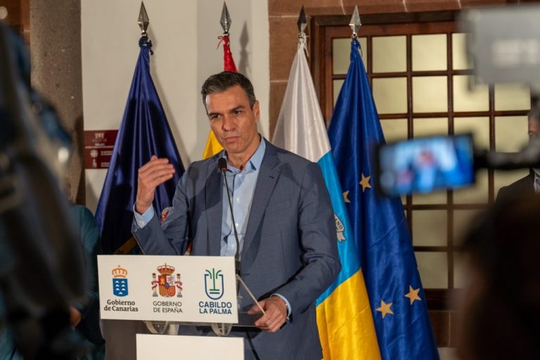 Pedro Sánchez: «Pido para España la unidad que he visto en el pueblo palmero»