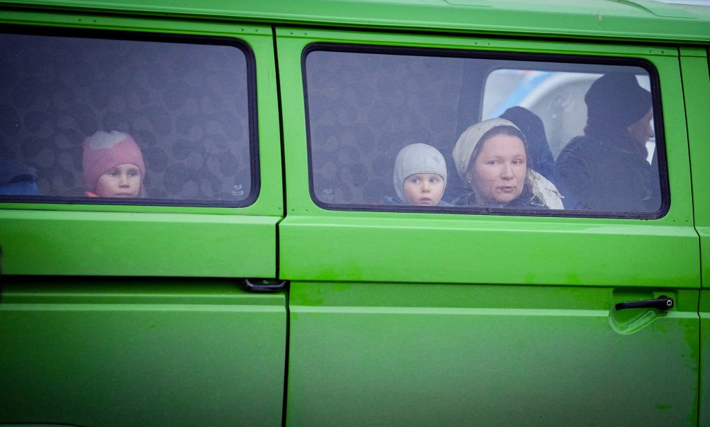Ucrania y Rusia acuerdan abrir corredores humanitarios