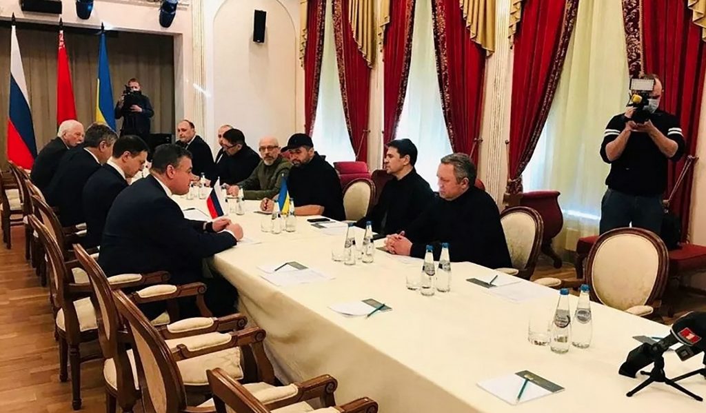 El servicio secreto ucraniano acusa de traidor a uno de los miembros de su delegación negociadora