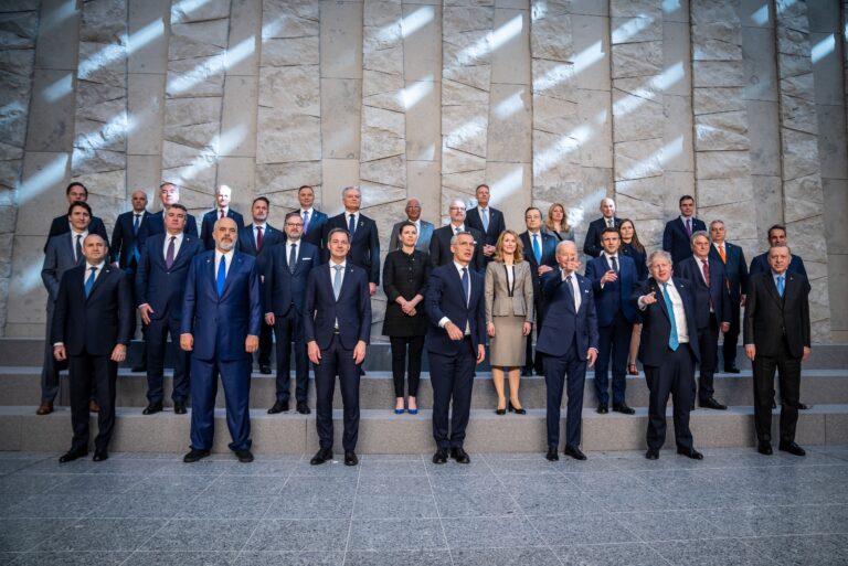 Líderes de la OTAN avisan a Rusia de que el uso armas químicas tendrá «grandes consecuencias»