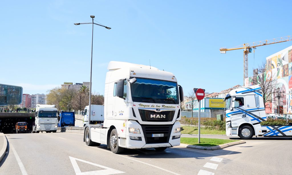 Los transportistas canarios aplazan la manifestación prevista para este lunes. Guiniguada