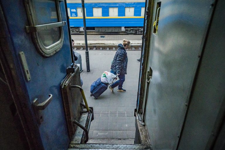 Rusia concentra sus ataques en almacenes de alimentos y petróleo