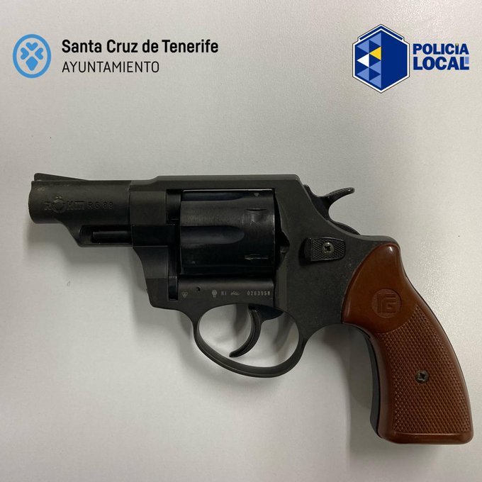 Arrestado un hombre en Santa Cruz por amenazar a otro con un revólver