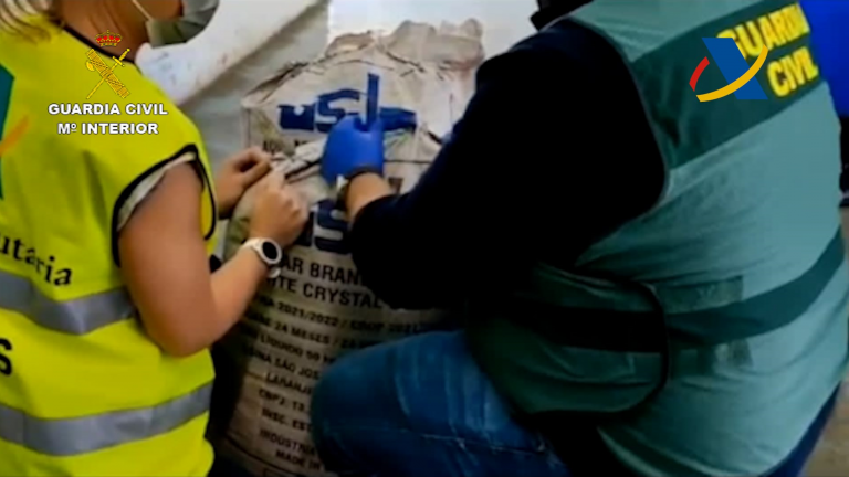 Intervienen 100 kilos de cocaína en sacos de azúcar en el puerto de La Luz