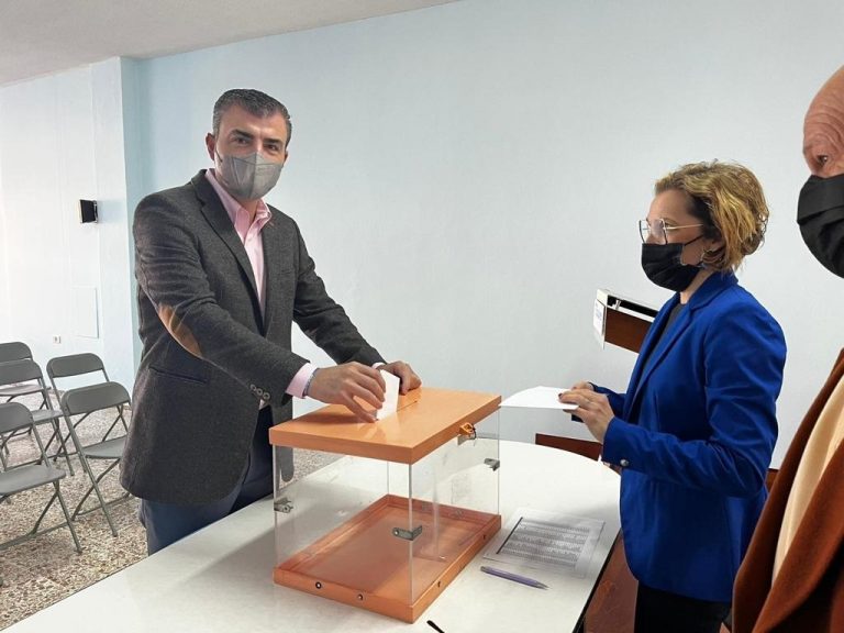 Domínguez dice que las primarias del PP son un «día importante» porque Feijóo es la «alternativa real» 