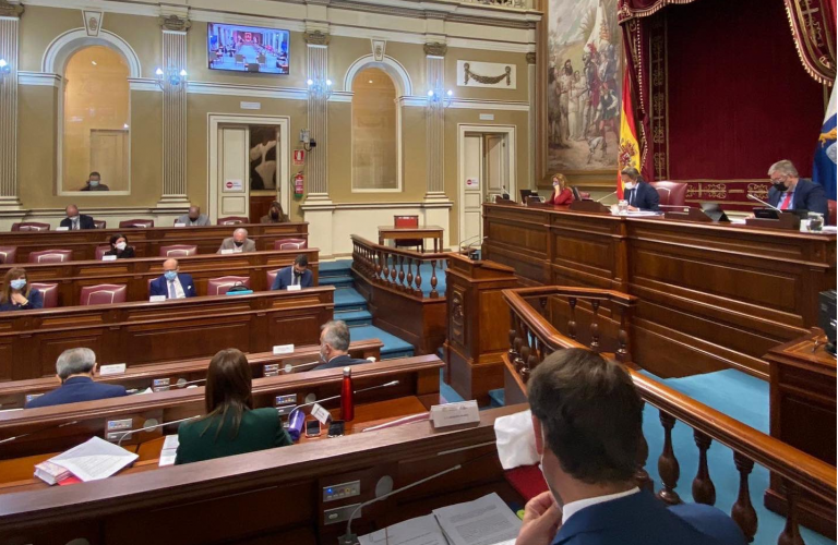 El Parlamento, con el rechazo del PP, apoya la penalización del acoso a las mujeres que quieren abortar