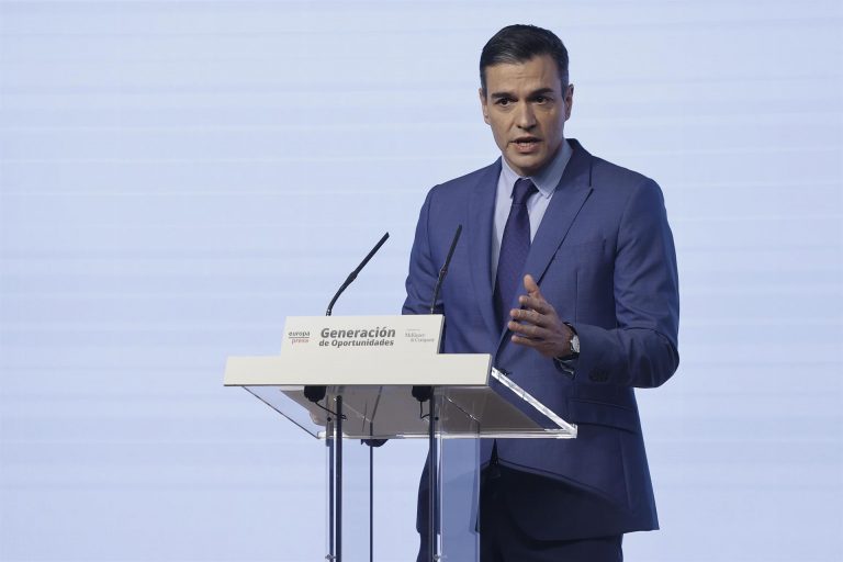 Sánchez pide a los partidos «unión» y «patriotismo» ante el plan de choque