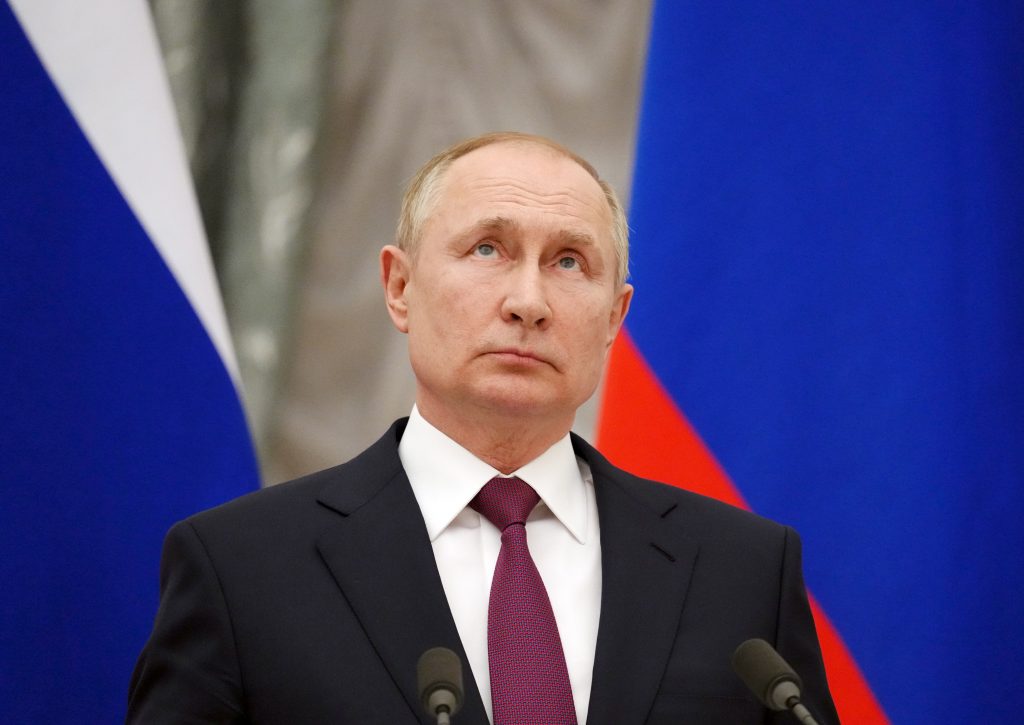 Putin señala que no se opondría a la adhesión de Ucrania a la Unión Europea al no ser una organización militar
