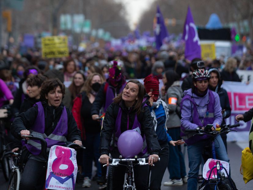 Miles de mujeres toman ya las calles de España este 8M