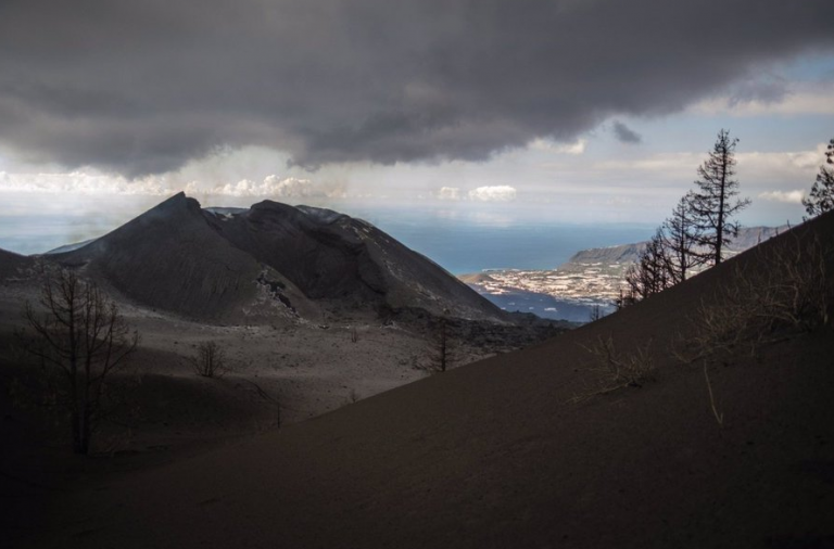 El Cabildo de La Palma abona las ayudas al alumnado afectado por la erupción que estudia fuera de la isla
