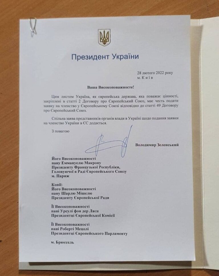Zelenski firma la solicitud para la entrada de Ucrania en la Unión Europea