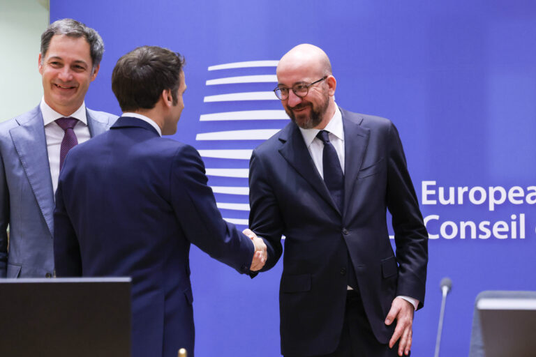 Los líderes de la UE se abren a un compromiso para rebajar el precio de la luz