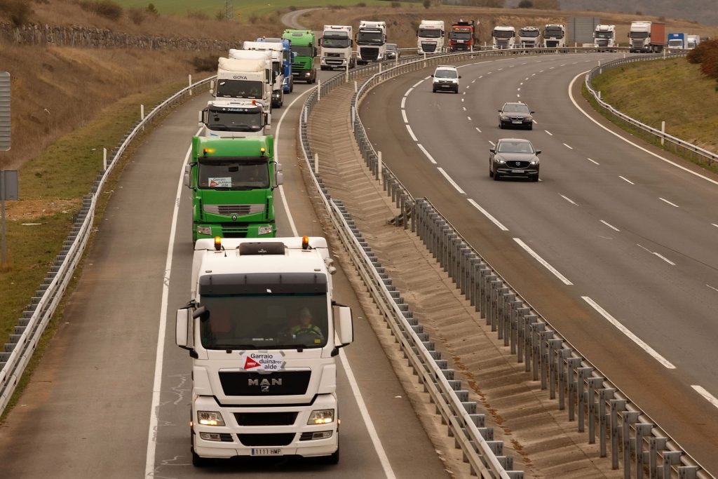 Cierran las primeras fábricas del sector alimentario como consecuencia de la huelga de los transportistas por los precios del gasóleo