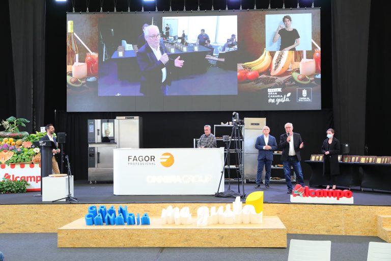 Los 21 apicultores premiados en el ‘XVI Concurso oficial de mieles’ recogen sus premios en la feria ‘Gran Canaria Me Gusta’