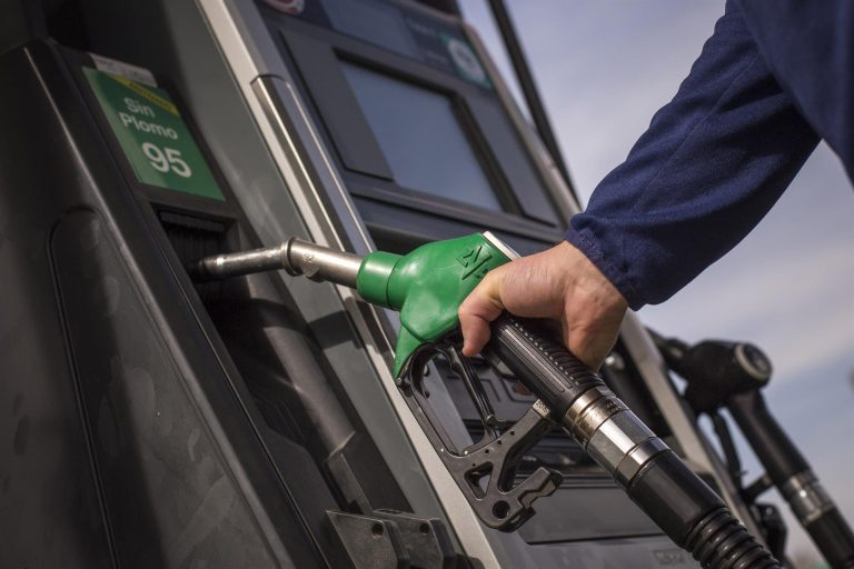 Protestas en El Hierro para reivindicar medidas urgentes contra el precio del combustible