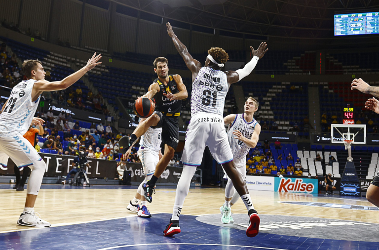 El Lenovo Tenerife visita al Bilbao Basket en partido adelantado de la Liga Endesa