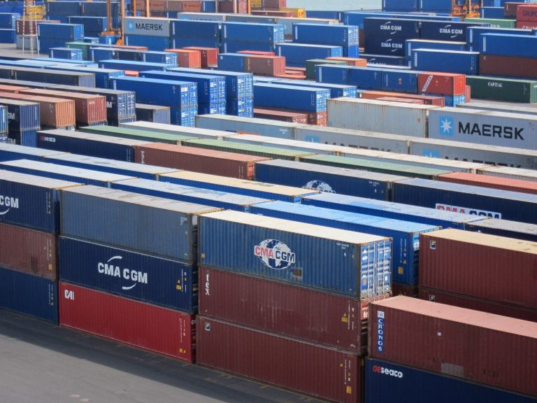 Las exportaciones en Canarias aumentan un 90,4% en febrero, la mayor subida del país