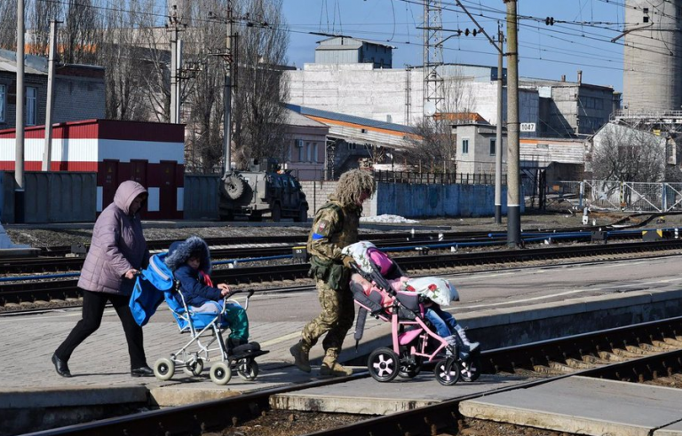 La UE condena el ataque «indiscriminado» contra una estación de tren en Kramatorsk