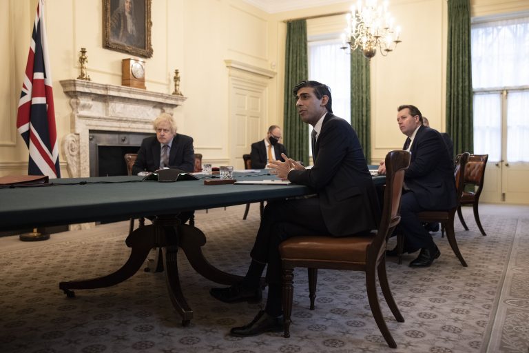 Johnson y Sunak rechazan dimitir a pesar de las multas por las fiestas en Downing Street