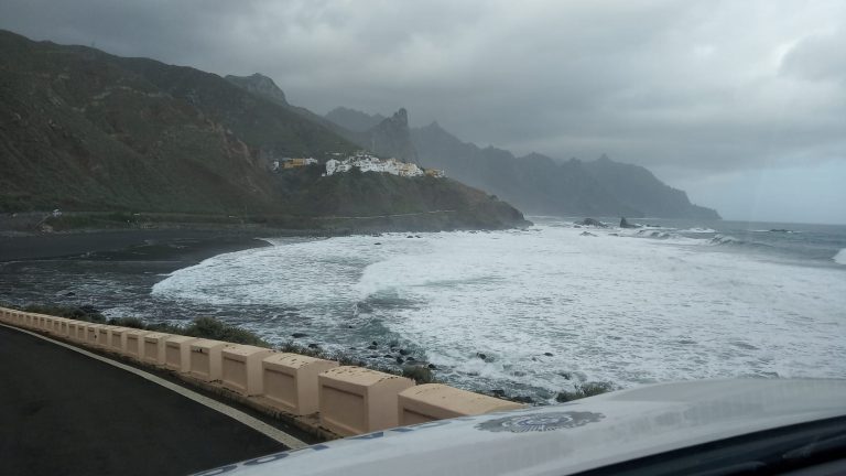 Fuerte oleaje en Tenerife, La Palma y El Hierro este lunes