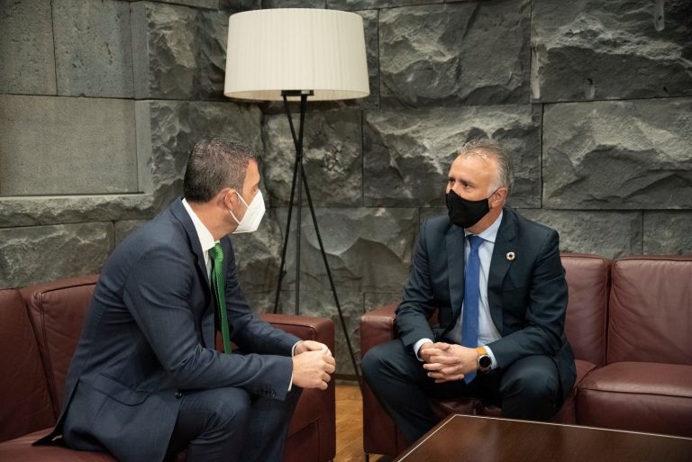 Domínguez ofrece a Torres pactos parciales de Legislatura